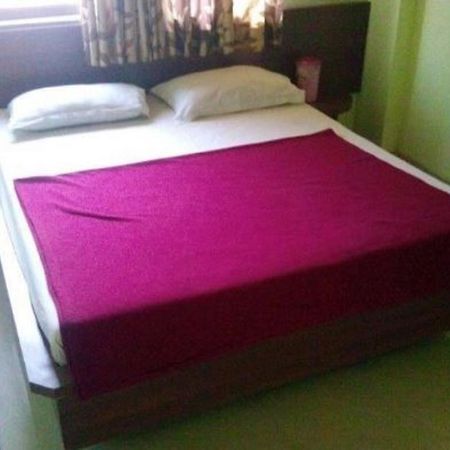 Hôtel Sri Sai Sannidhi à Shirdi Extérieur photo