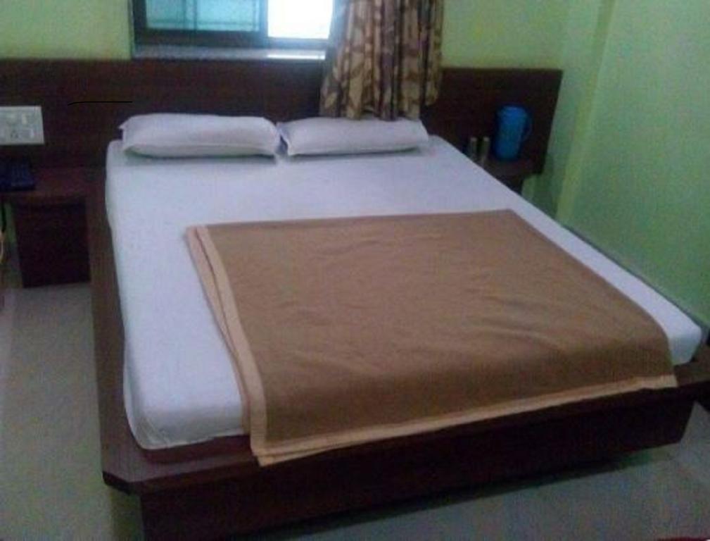 Hôtel Sri Sai Sannidhi à Shirdi Extérieur photo