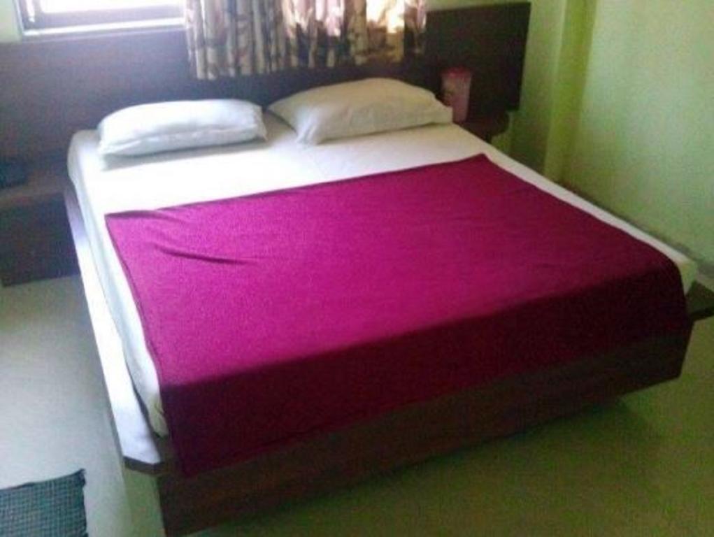 Hôtel Sri Sai Sannidhi à Shirdi Extérieur photo