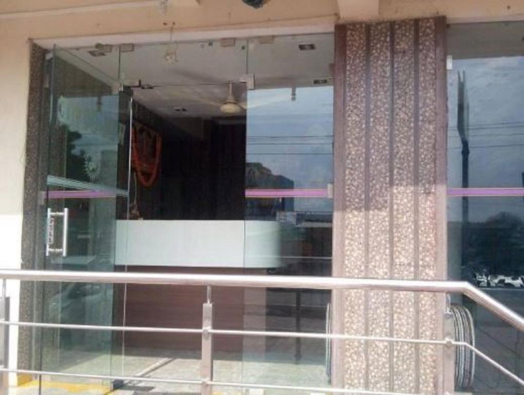 Hôtel Sri Sai Sannidhi à Shirdi Extérieur photo
